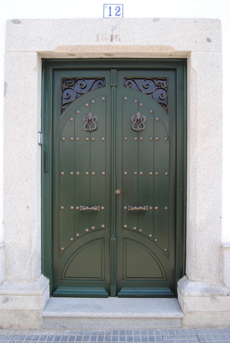 Puerta de entrada a medida. Puertas de madera de exterior. - Carpintería  Antonio Pino